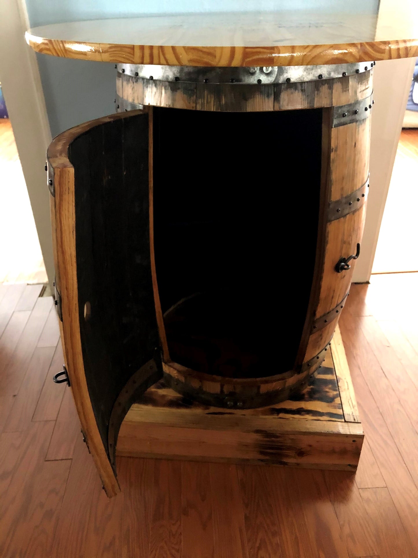 Full Barrel Table